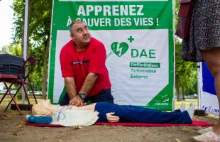 Pour permettre au plus grand nombre d'utiliser les défibrillateurs, des séances d'initiation sont proposées gratuitement.