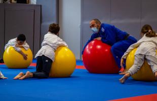 Le judo est une des activités proposées dans le cadre des vacances multisports d'hiver.