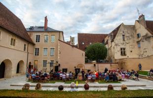 Les jardins du musée seront le décors des spectacles programmés cet été..