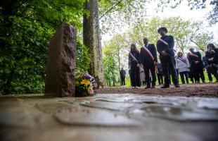 Chaque année, le 1er mai, élus et personnalités rendent hommage à l'ancien maire de Nevers, Pierre Bérégovoy.