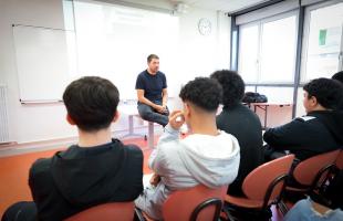 Sylvain Dhugues a raconté son histoire aux élèves du lycée Jean-Rostand.
