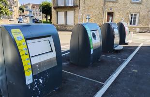 Les colonnes enterrées de la rue Vertpré permettent de trier le recyclable, le verre et les ordures ménagères.