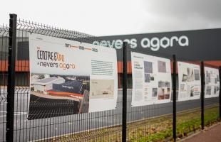 Une exposition à voir sur les grilles extérieures de Nevers Agora