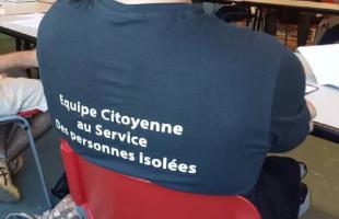 Chaque été, des jeunes s'engagent pour rompre l'isolement des personnes âgées. 