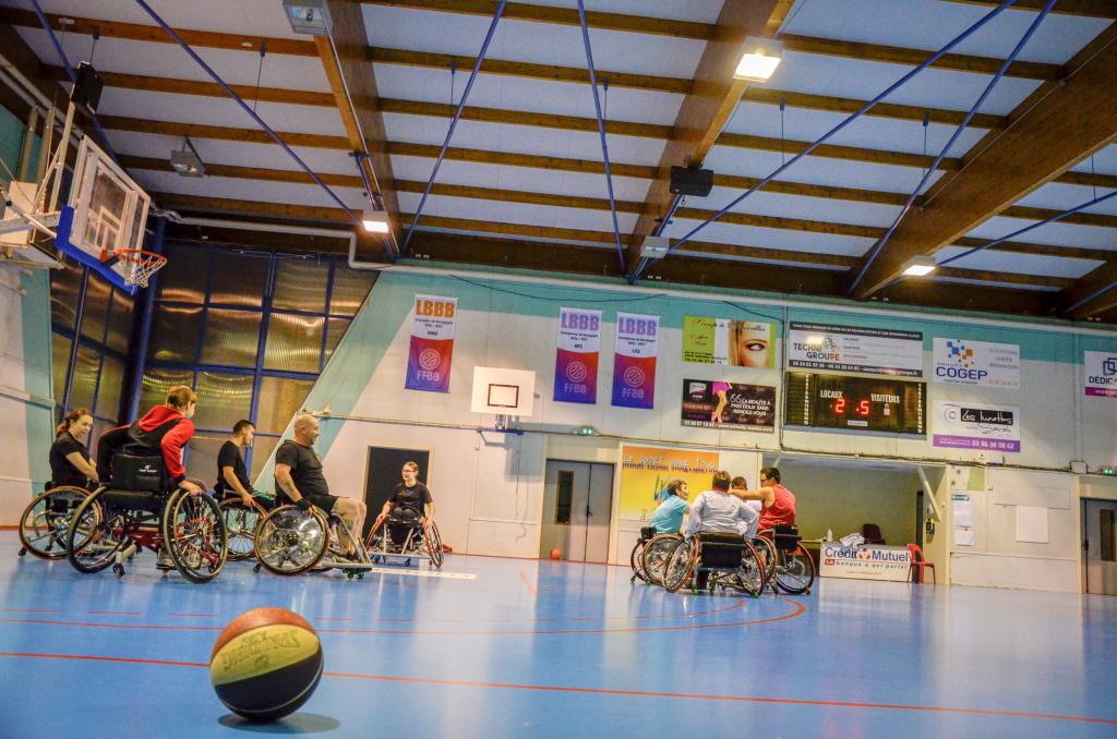 La section basket fauteuil de l'ASAV Basket est ouverte aux sportifs porteurs de handicap comme aux valides.et